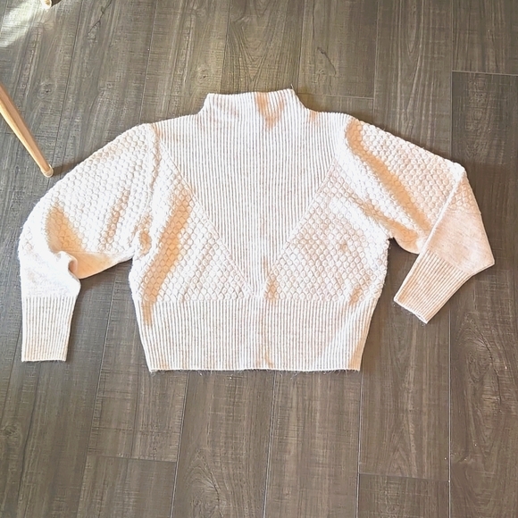 SOLD Sweater - Picture 1 of 4